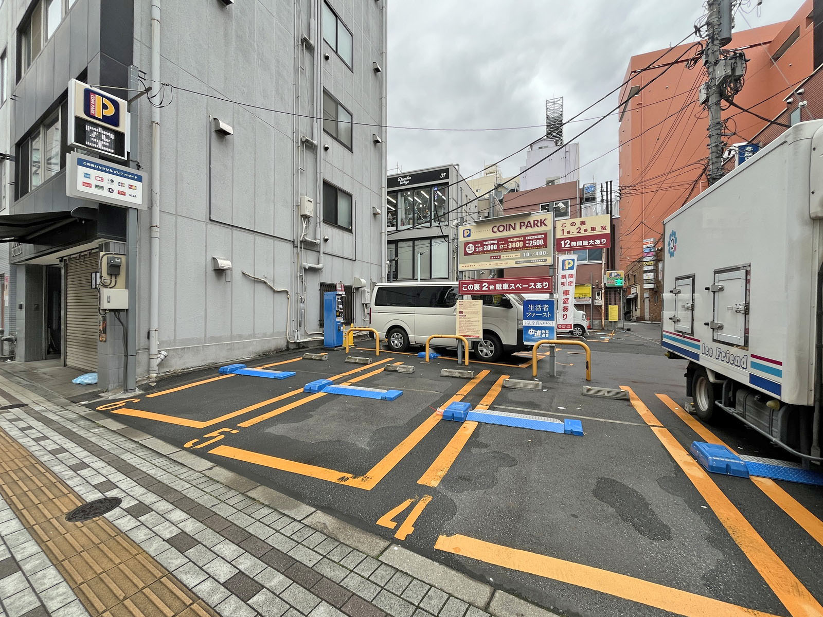 隣のコインパーキング
