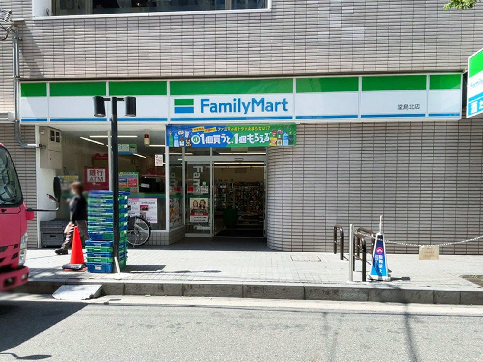 向かいにあるファミリーマート 堂島北店