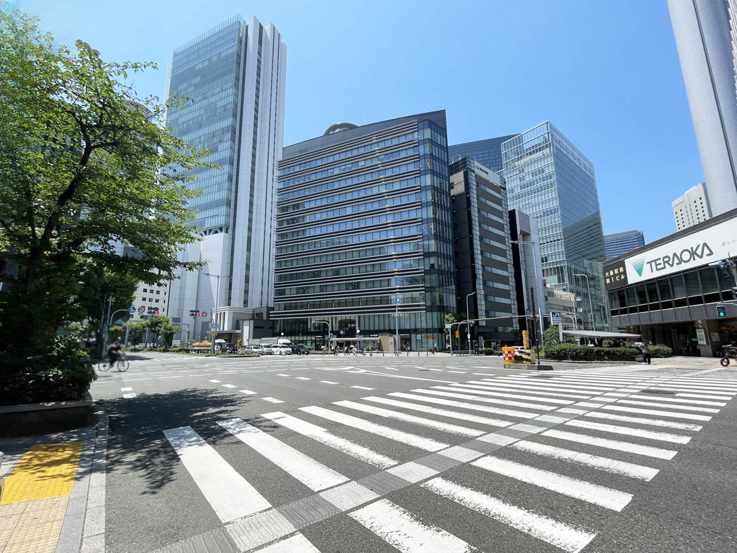 桜橋IMビル前面の通り