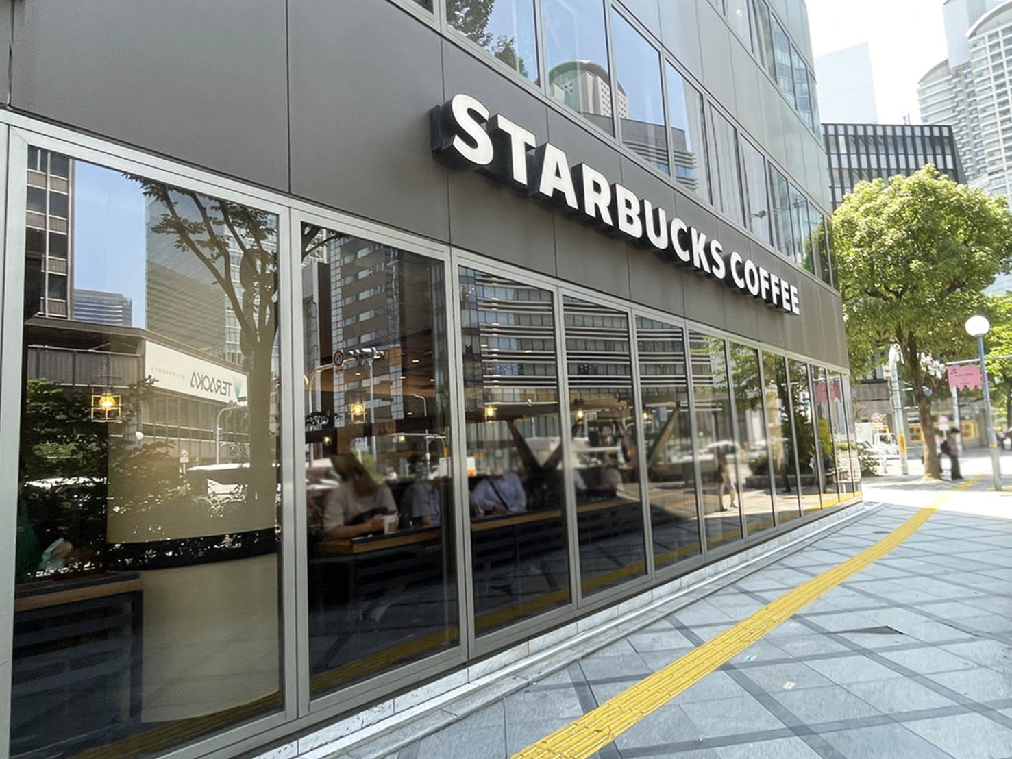 並びにあるスターバックス コーヒー 桜橋プラザビル店