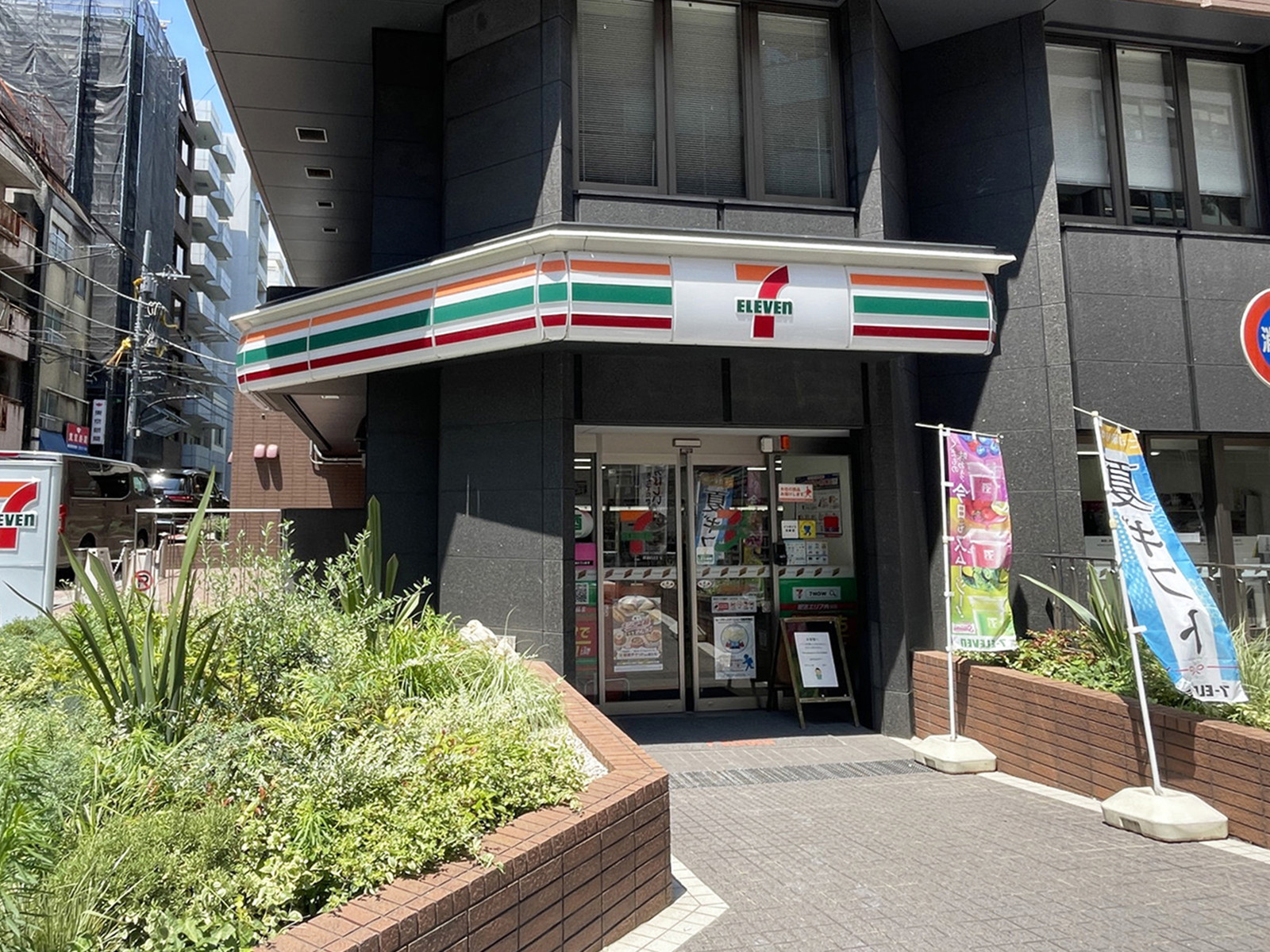 徒歩1分のセブン-イレブン 新宿御苑前本通り店