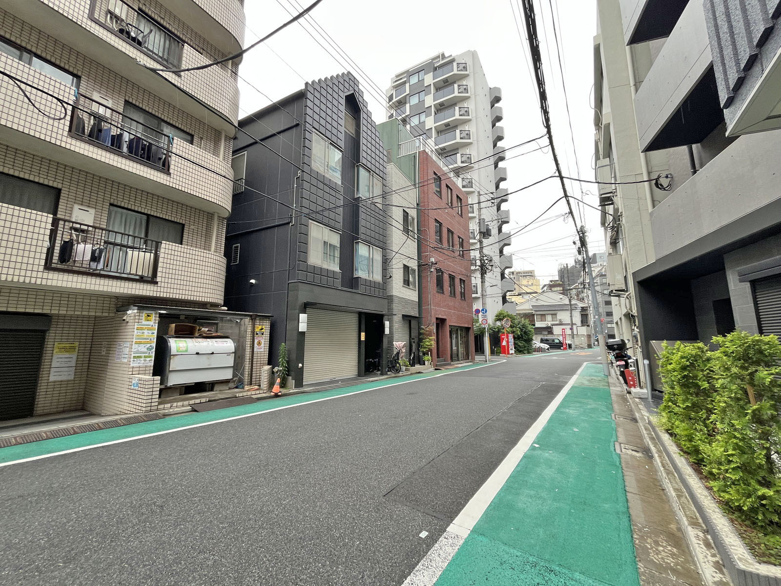Axi浅草橋ビル前面の通り