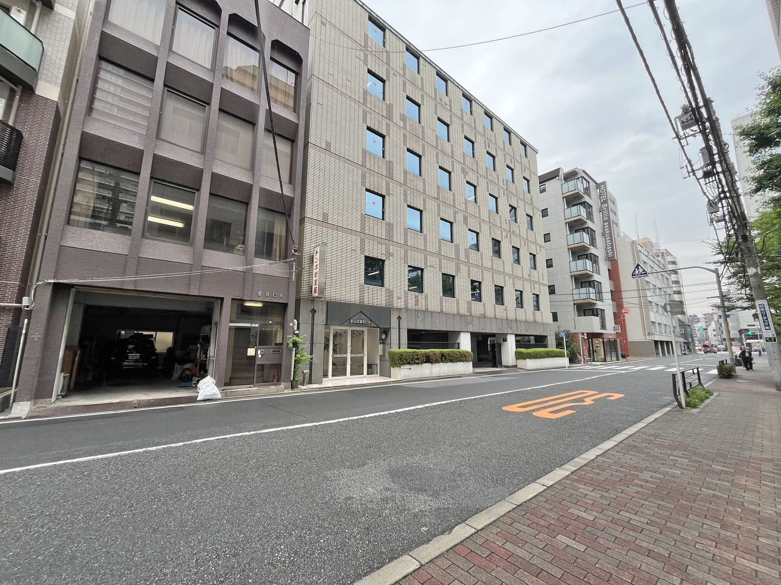 ザ・パークレックス蔵前前面の通り