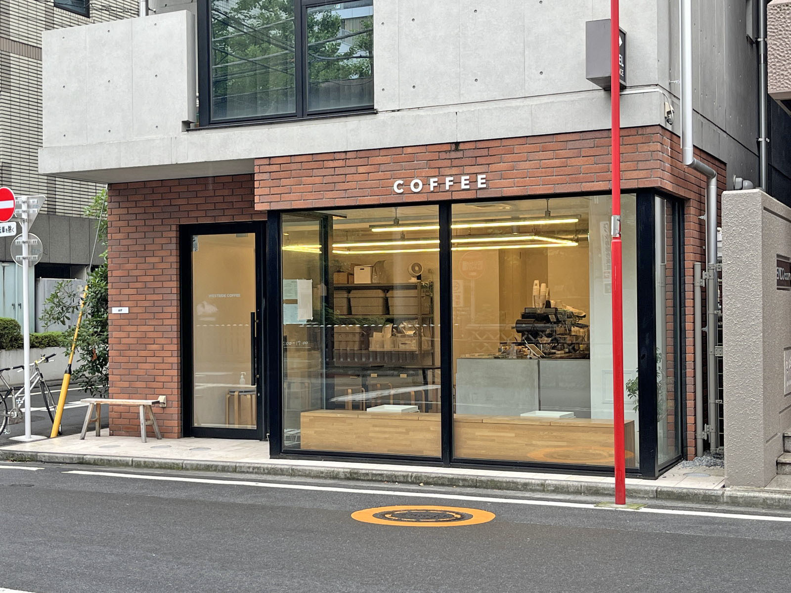 徒歩1分のWESTSIDE COFFEE