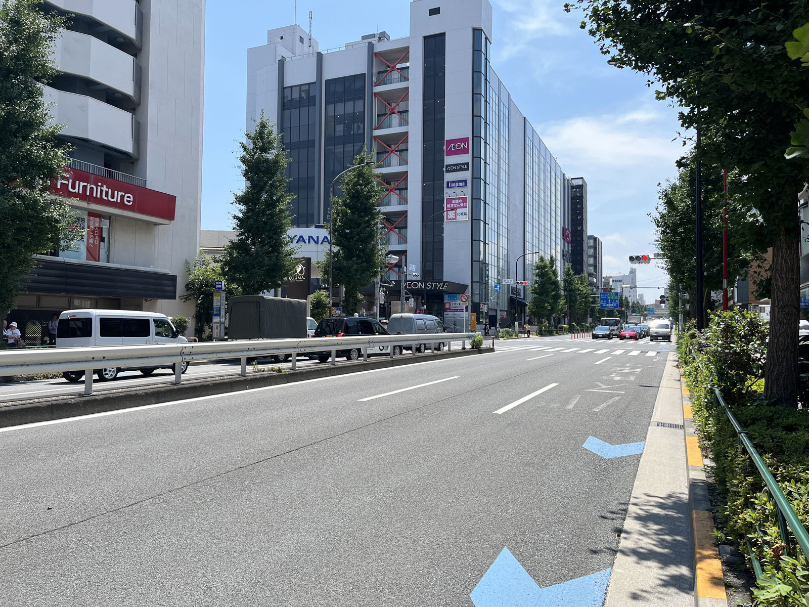 T&Aビル前面の目黒通り