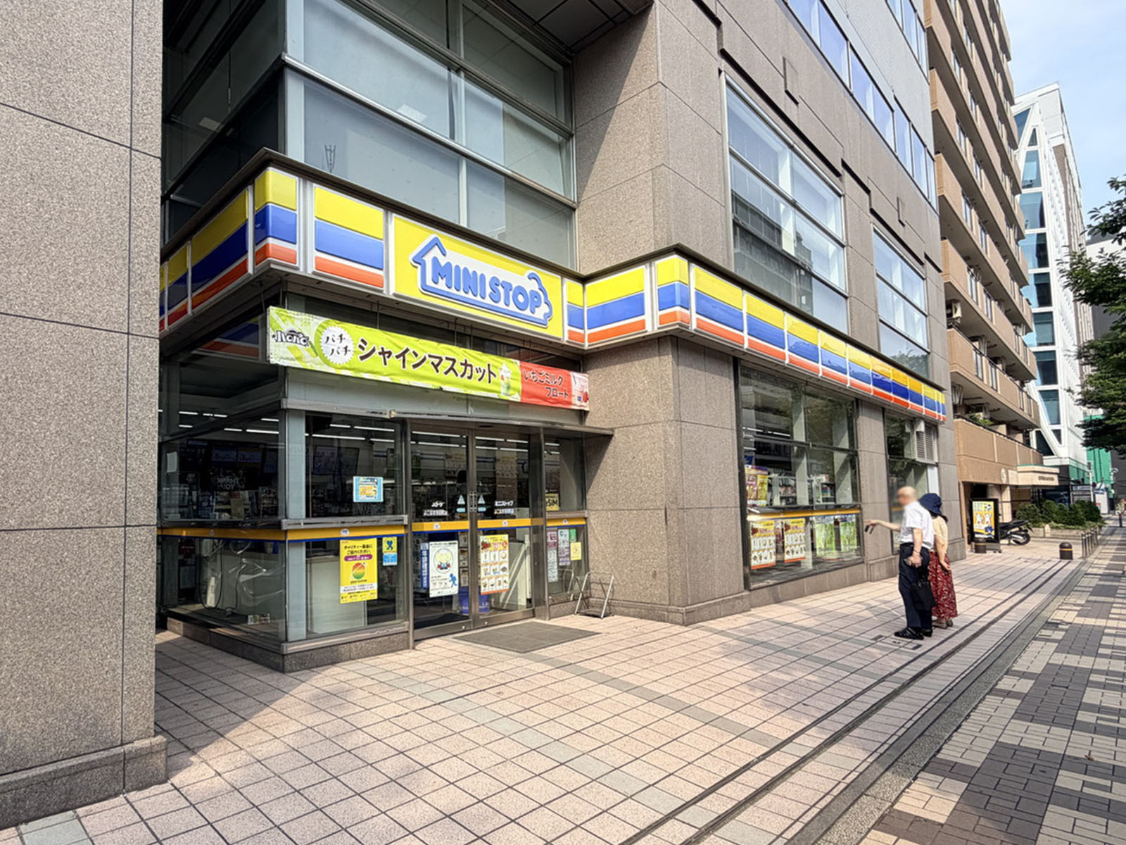 徒歩1分のミニストップ よこはま吉田町店