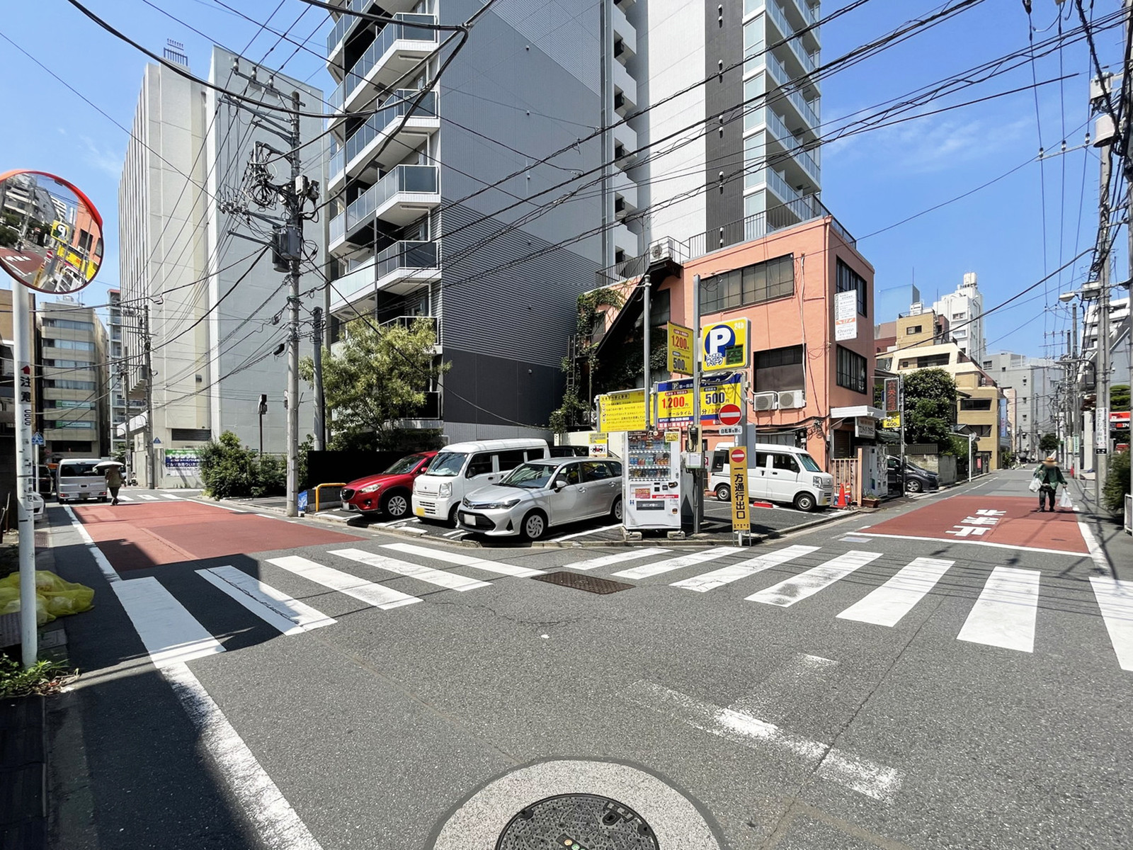 司コーポラス前面の通り