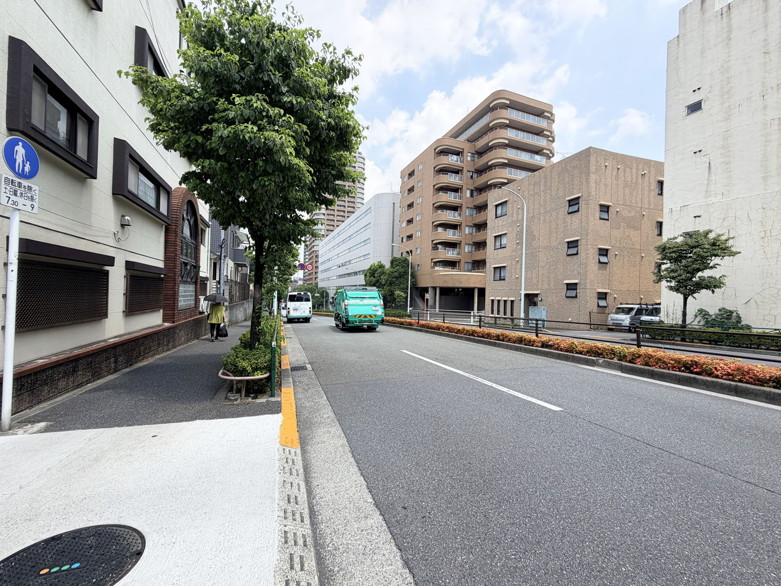 西早稲田3丁目テナント前面の通り