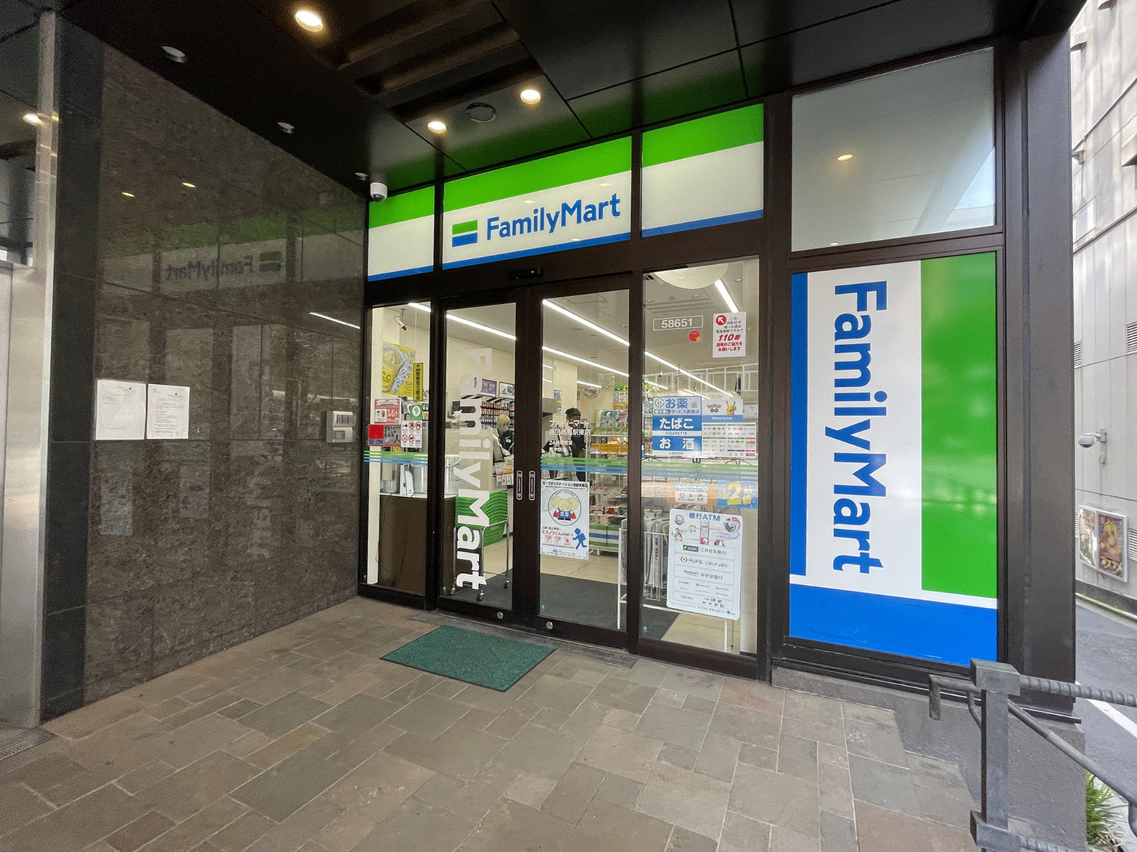徒歩1分のファミリーマート高田馬場駅東店