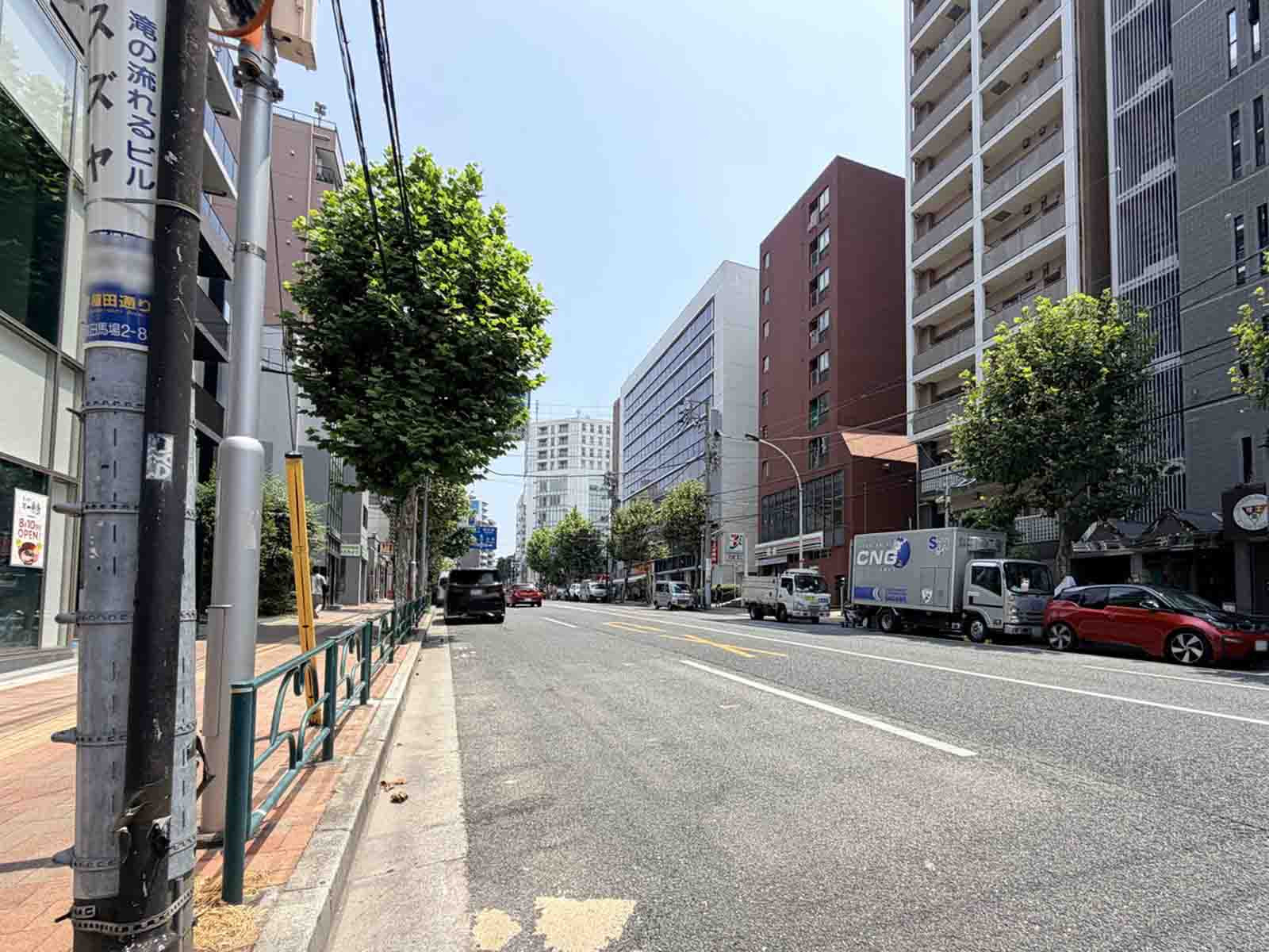 コレタス高田馬場前面の早稲田通り