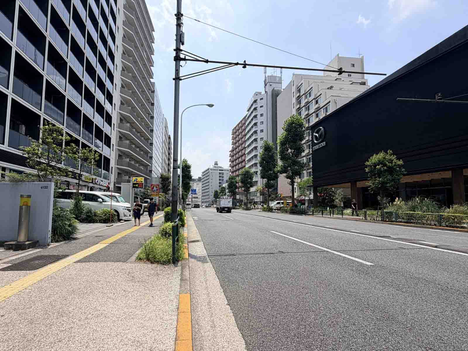 高田馬場アクセス前面の明治通り