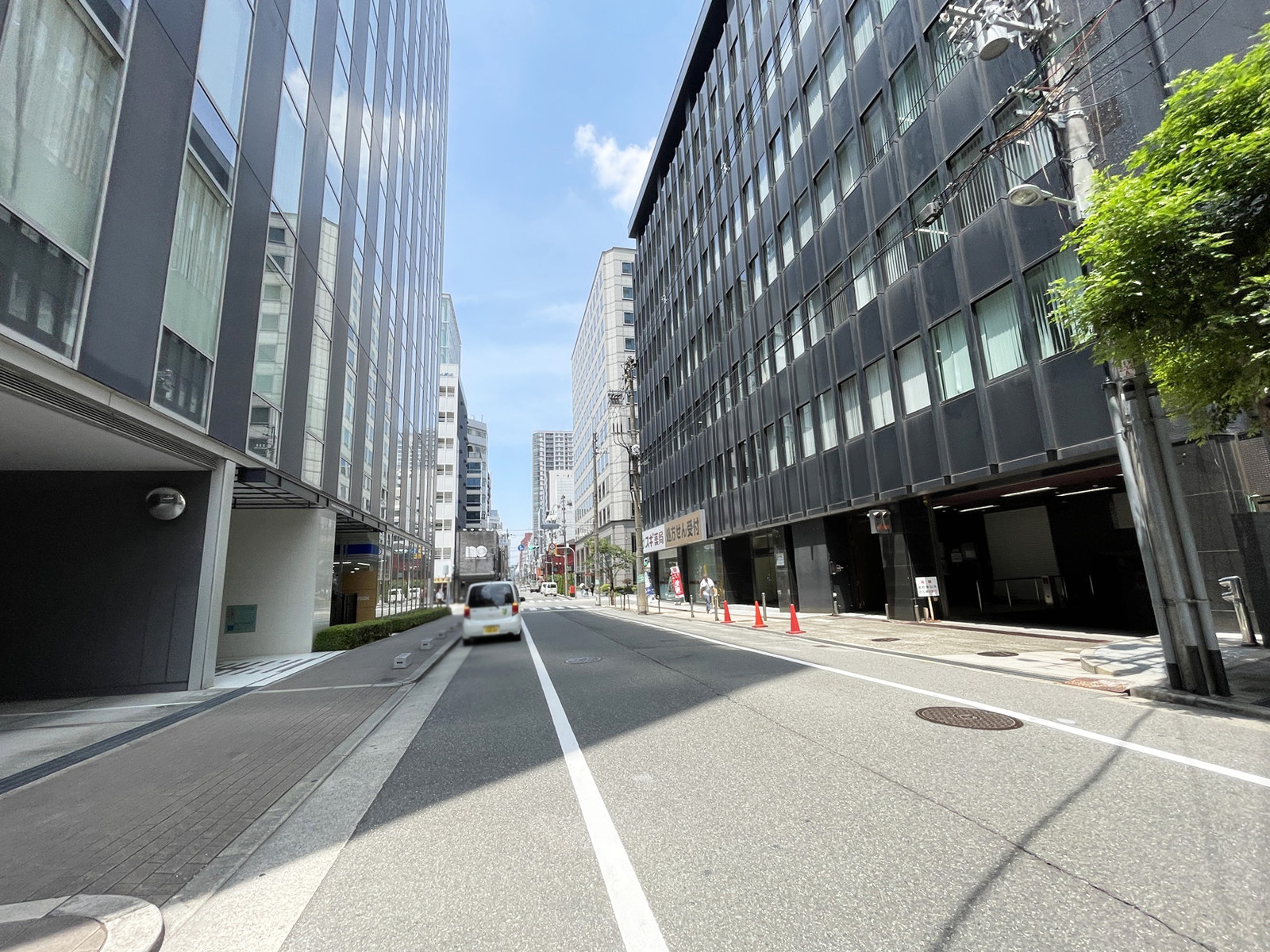 大阪堺筋Lタワー前面の通り