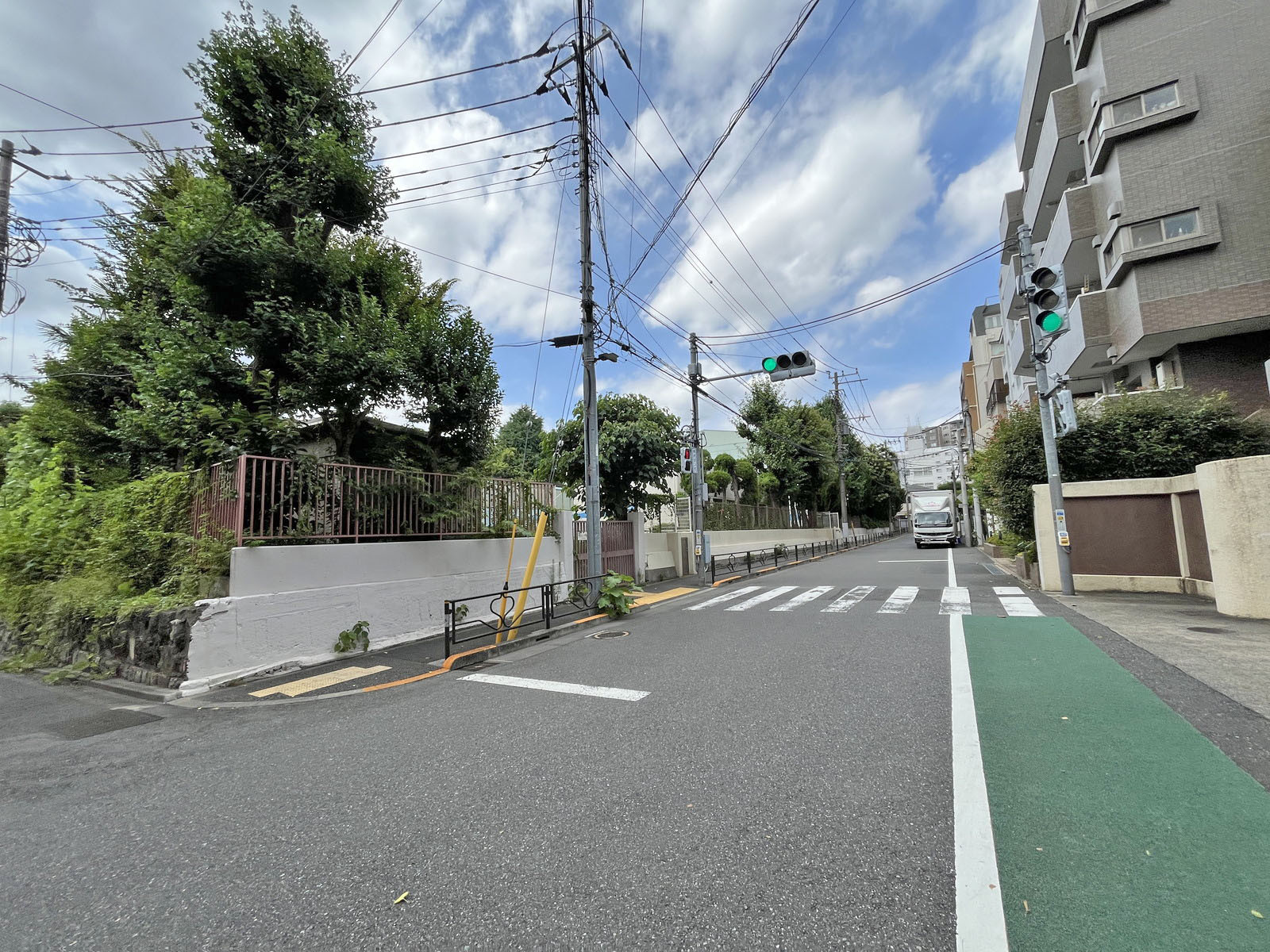 パレス後楽園前面の通り
