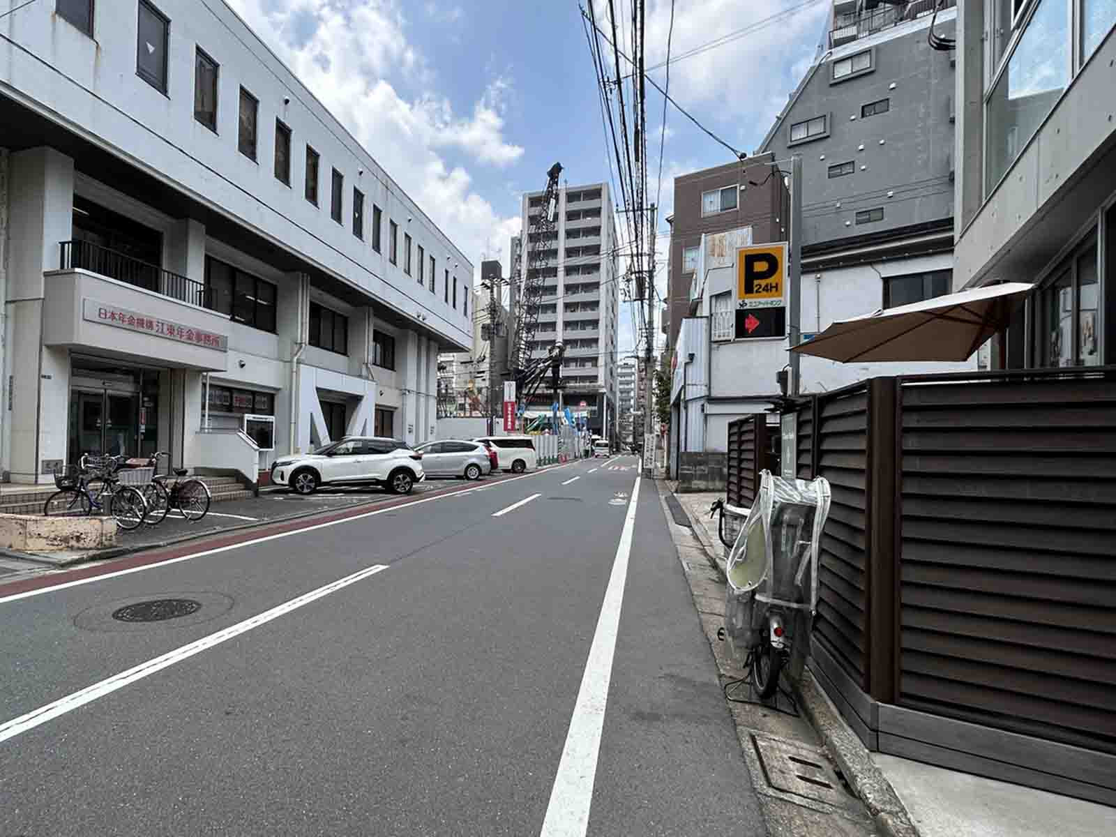 第一ビジネスビル前面の水神通り