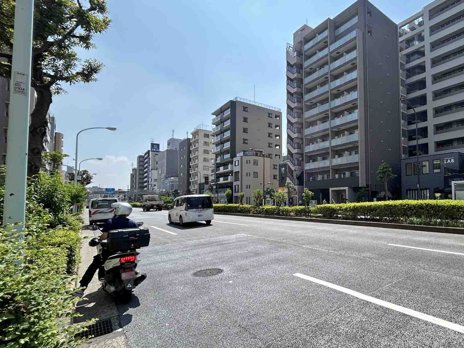 あさひ墨田前面の浅草通り