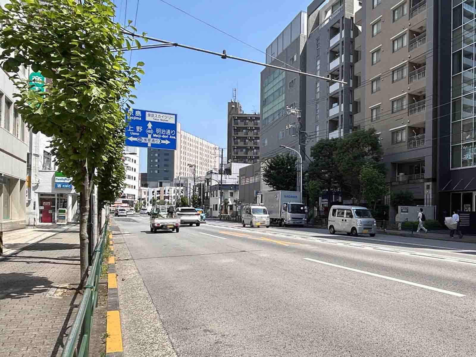 押上駅前ビルディング前面の四ツ目通り