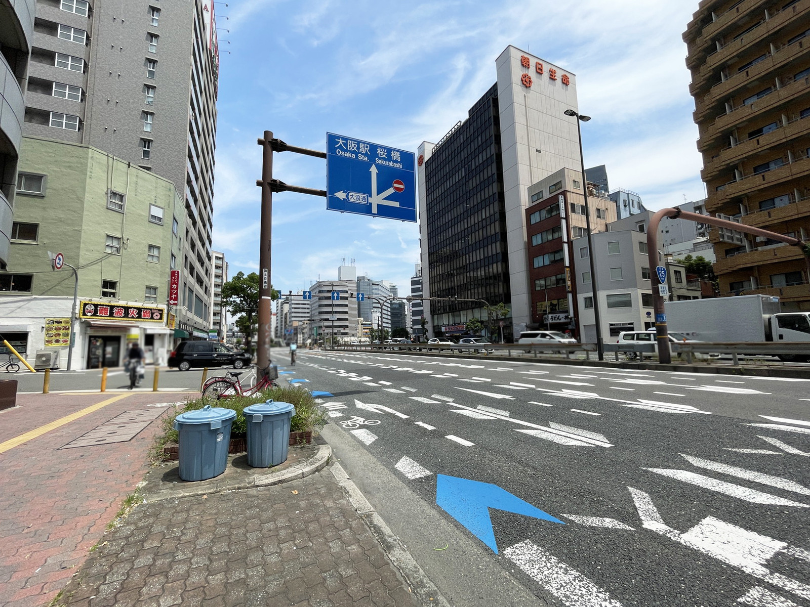 ラポール難波前面の通り