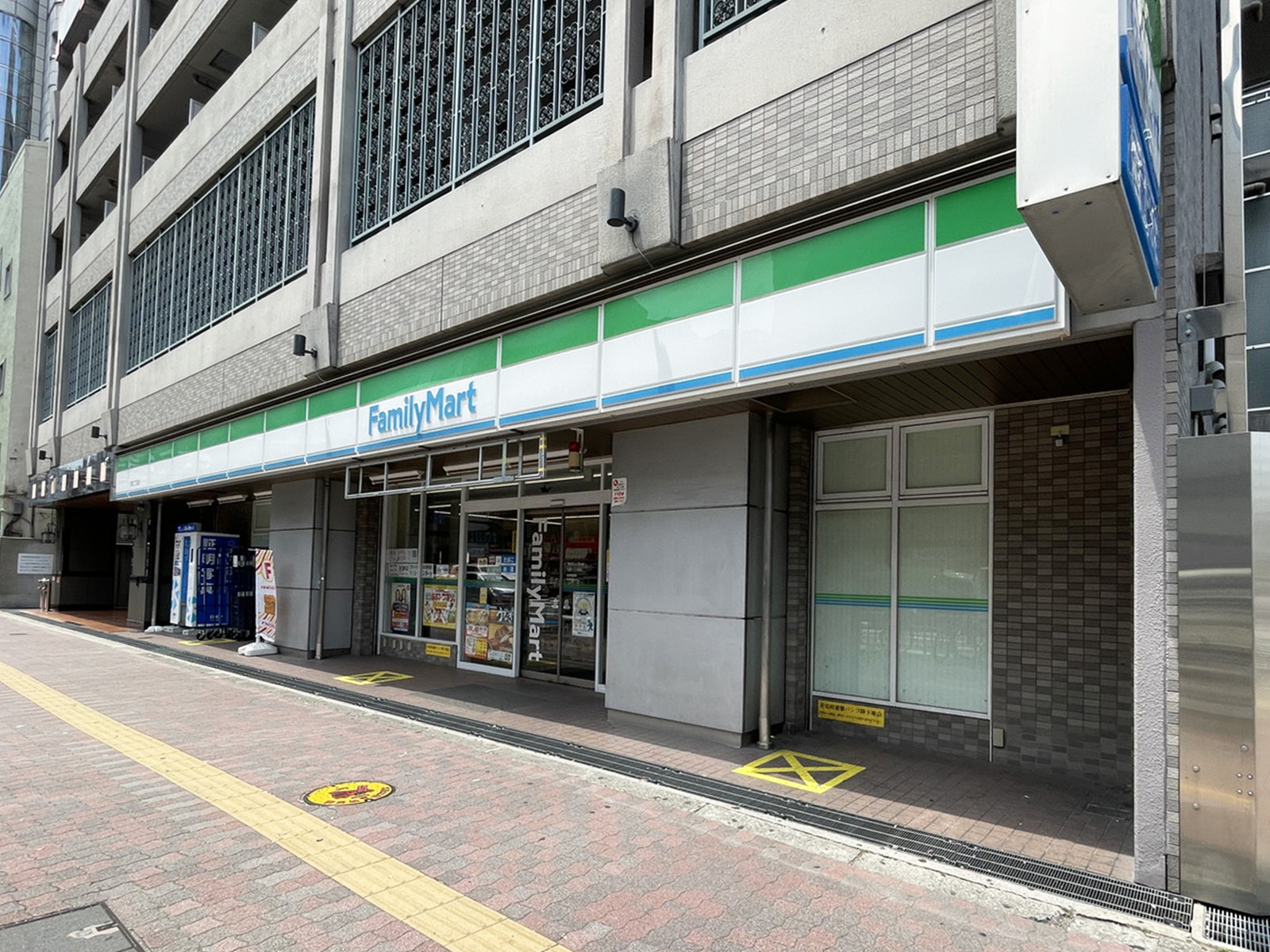 徒歩1分のファミリーマート 元町二丁目店
