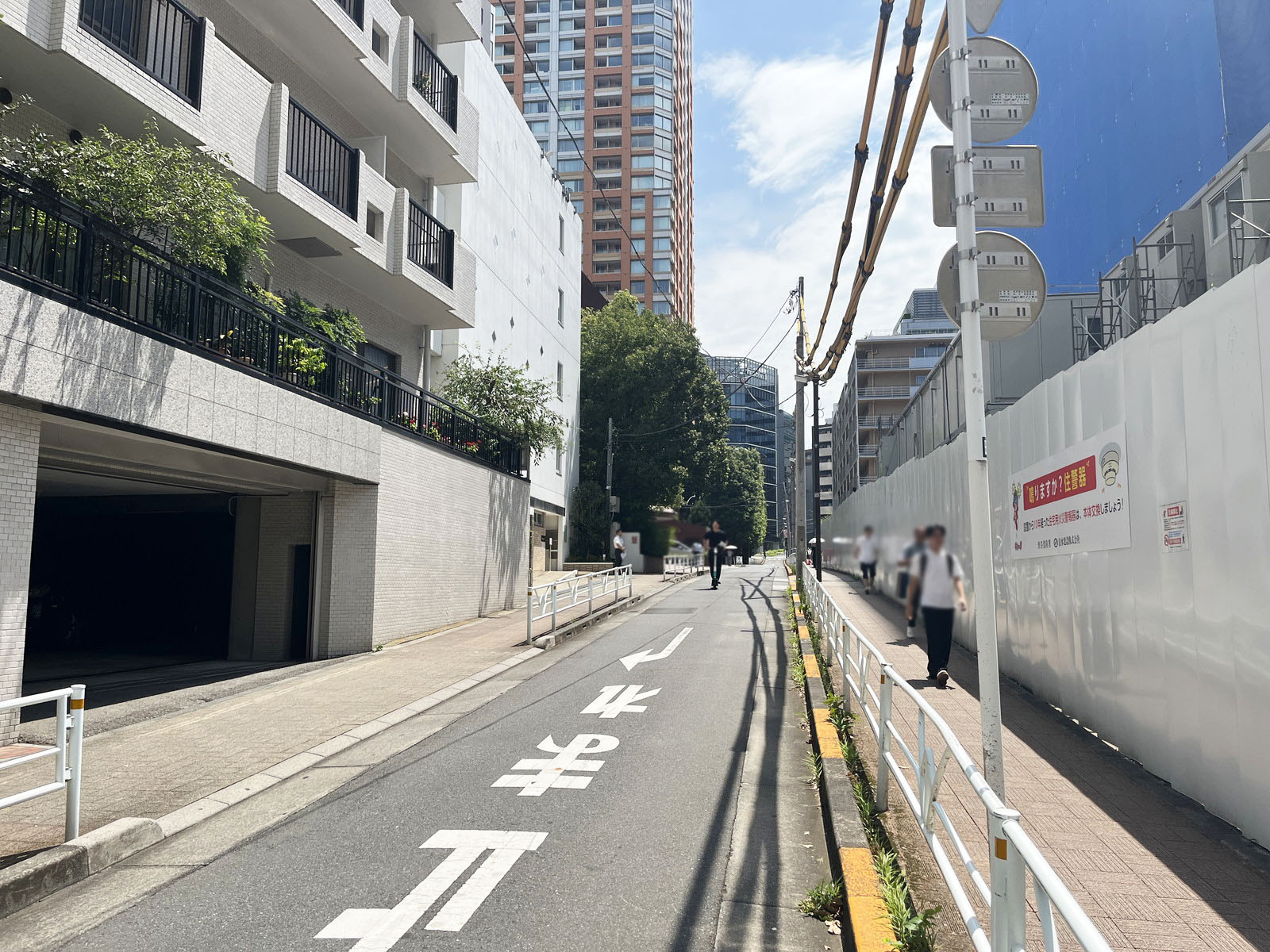 ミタケタワー前面の通り
