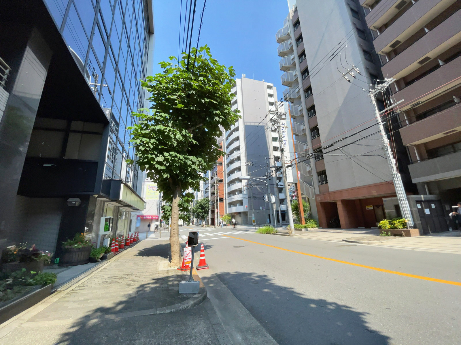 オキツモビル大手前ビル前面の通り