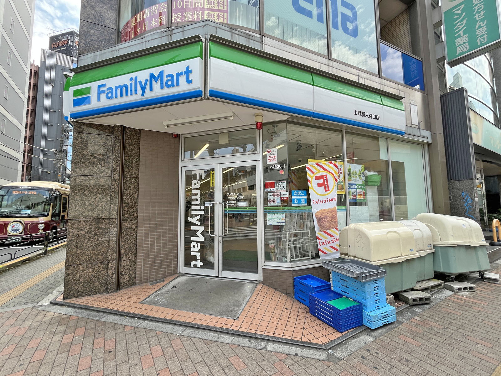 徒歩1分のファミリーマート 上野駅入谷口店