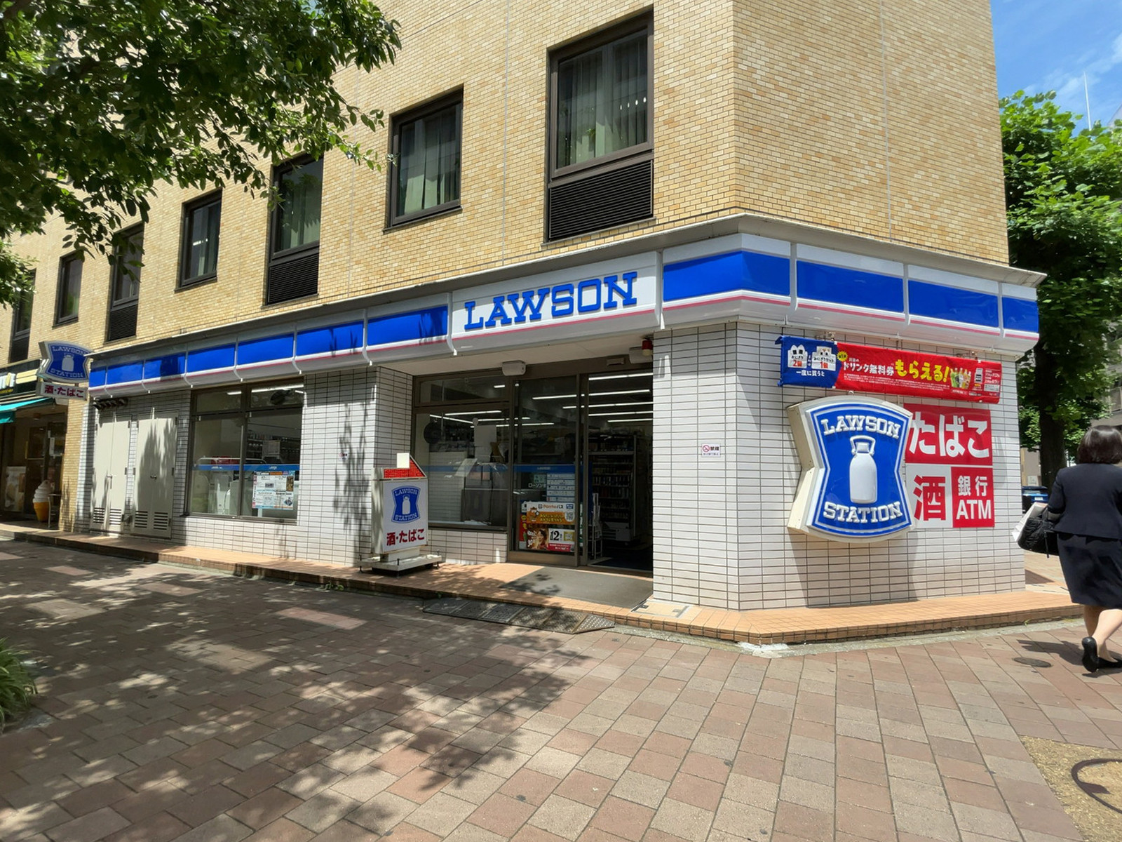 徒歩1分のローソン 横浜住吉町二丁目店