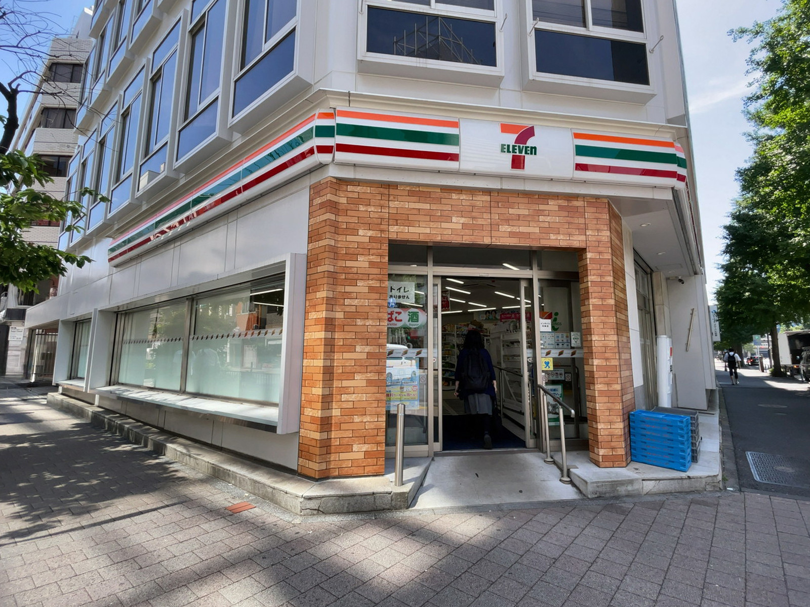徒歩1分のセブン-イレブン 横浜尾上町2丁目店