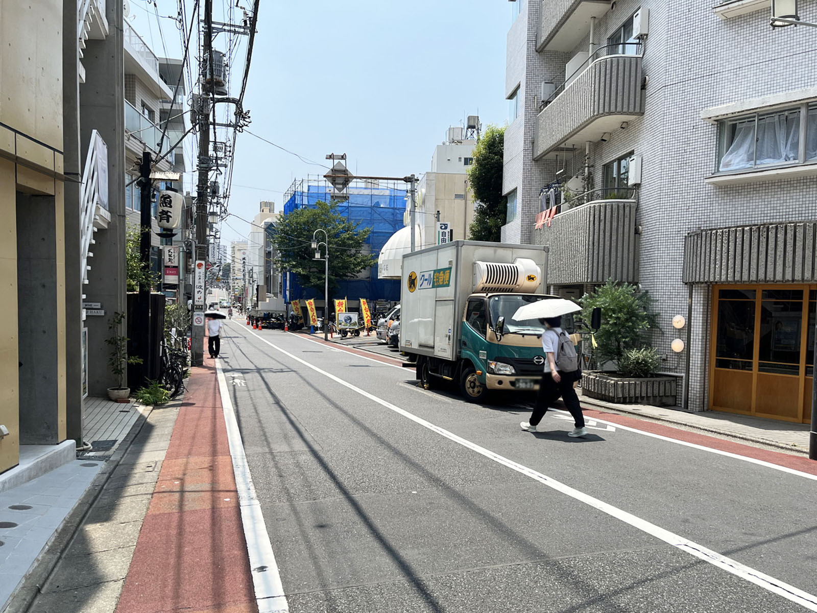 自由が丘ネクスト・ワンビル前面の自由通り