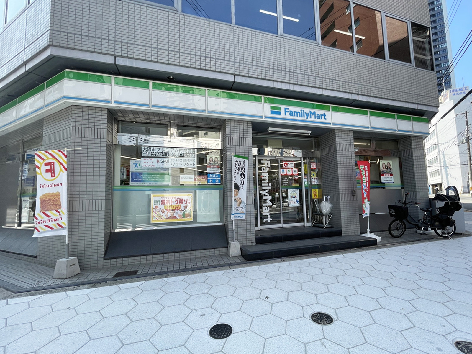 並びにあるファミリーマート 内本町店