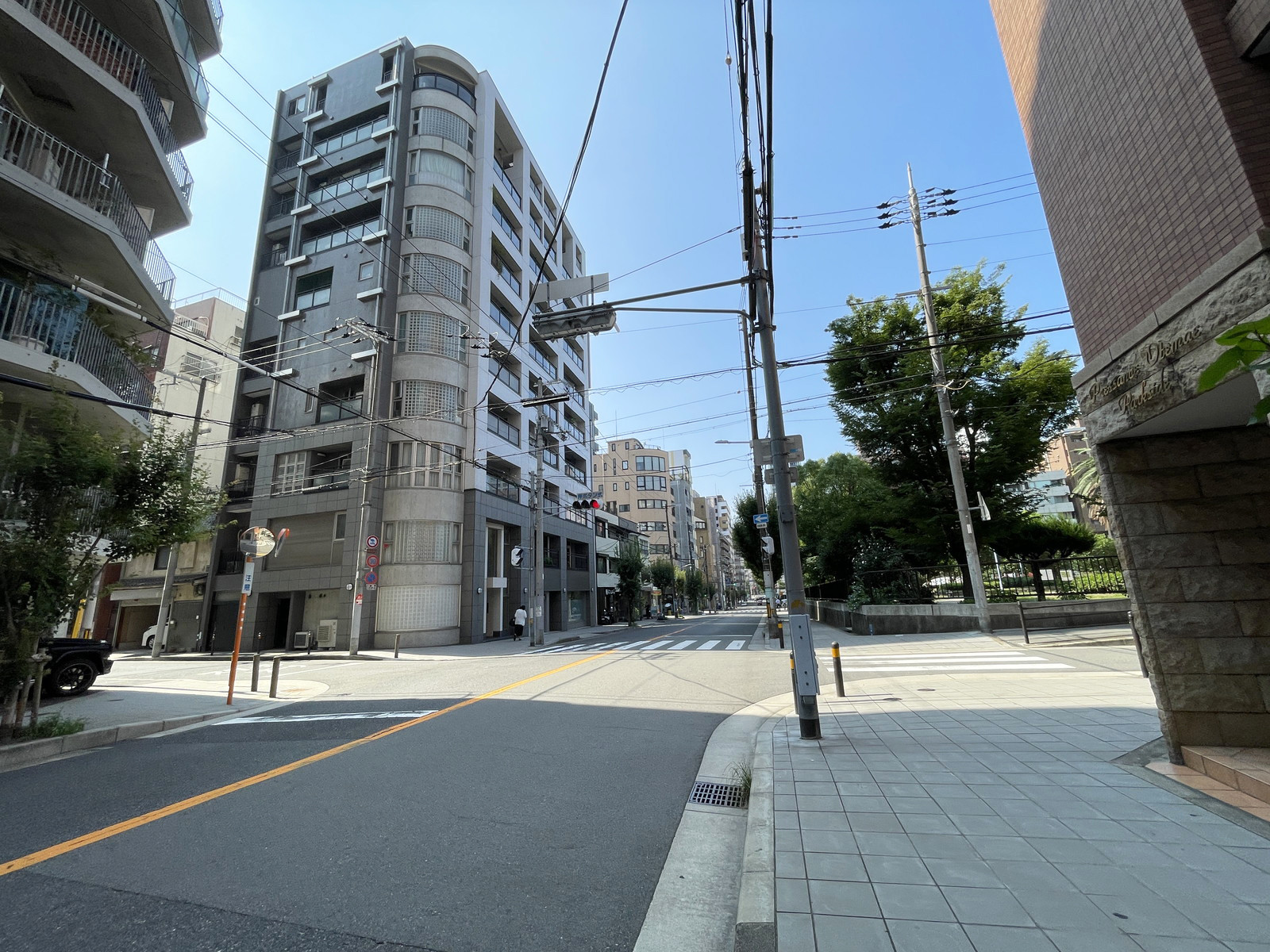 三和センチュリービル前面の通り