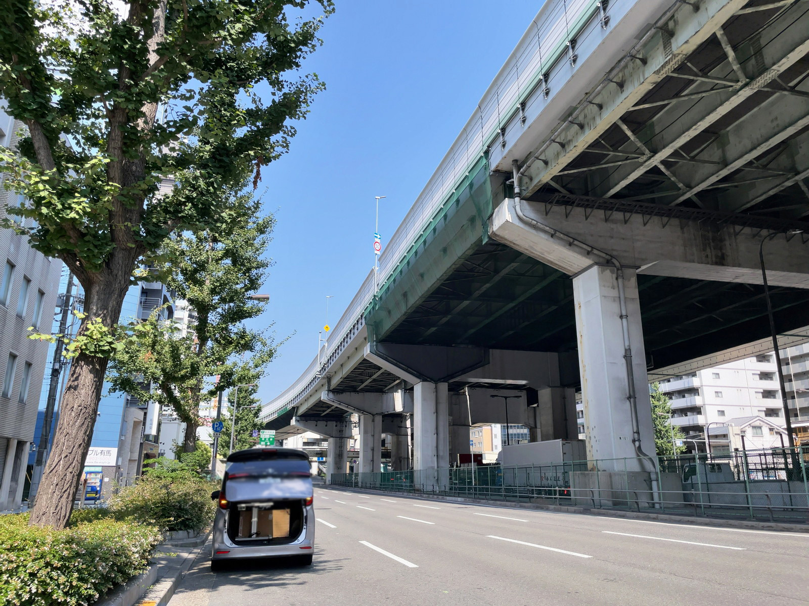 第6松屋ビル前面の通り