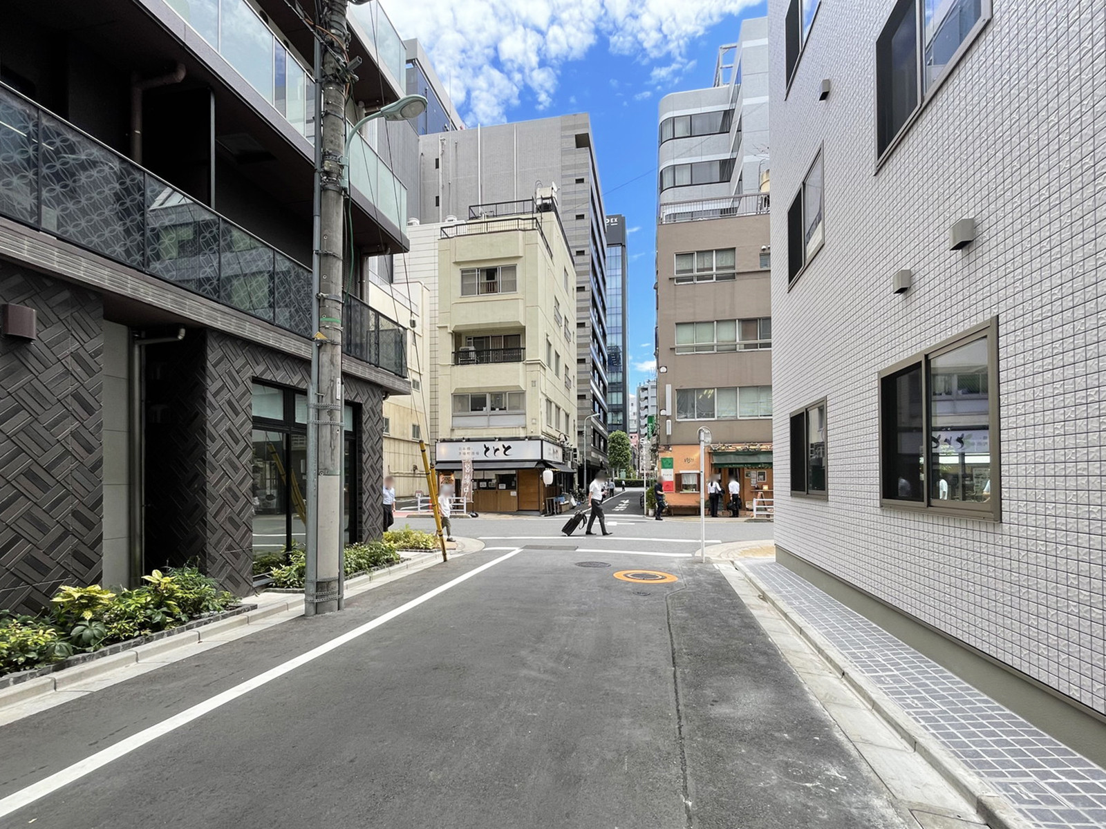開成ビル前面の通り