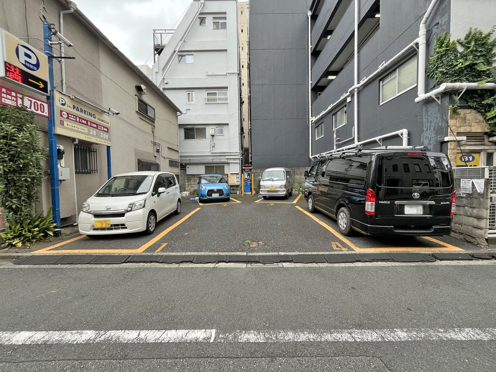 向かいのコインパーキング