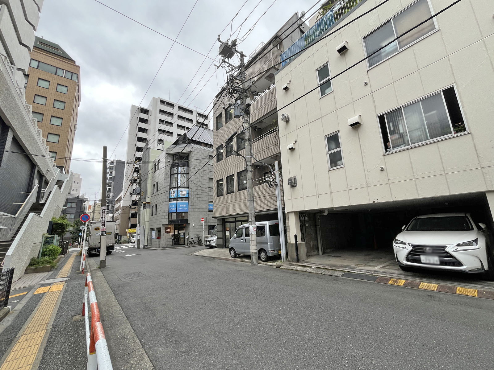 八幸ビル南大塚前面の通り
