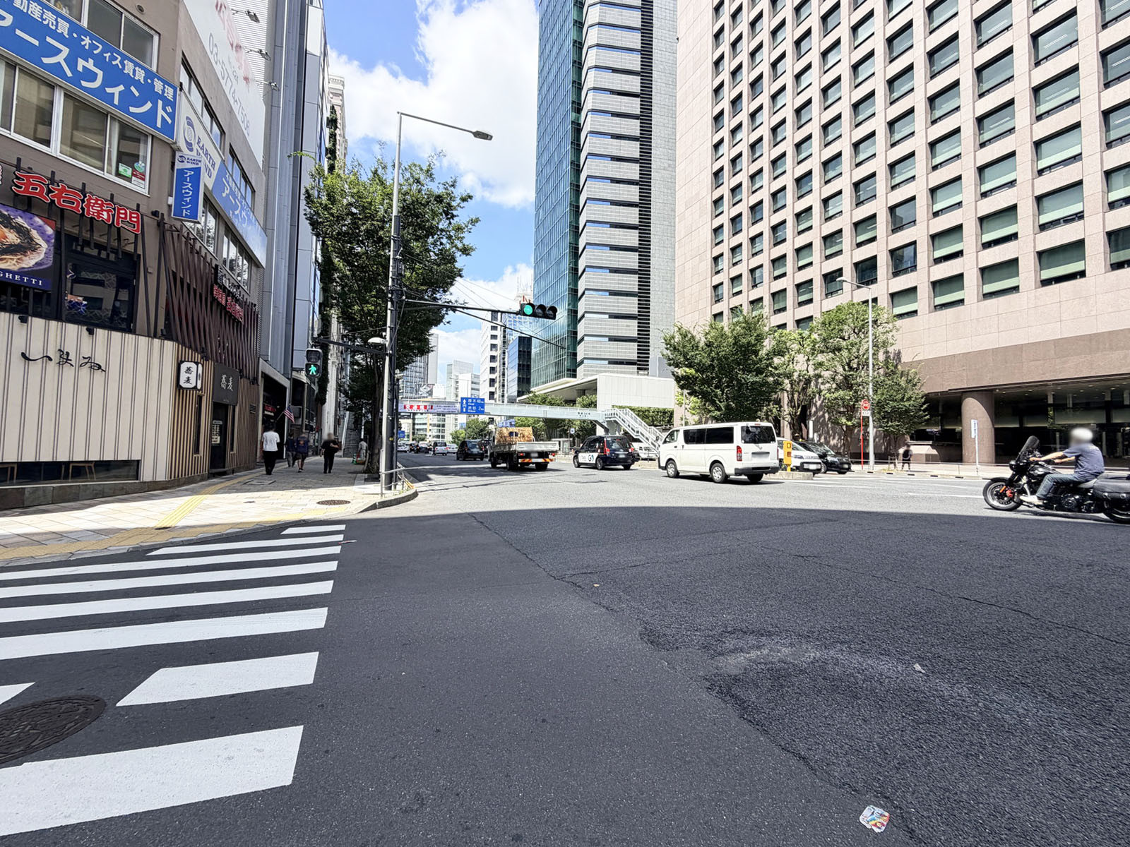 至近の青山通り