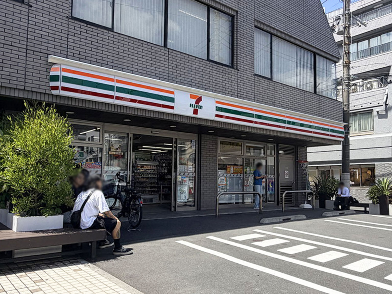 徒歩1分のセブン-イレブン 北青山2丁目店