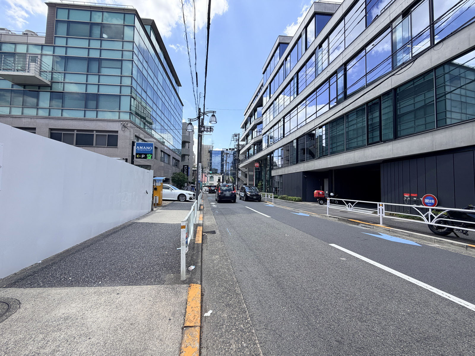 神宮二丁目ビル前面の通り
