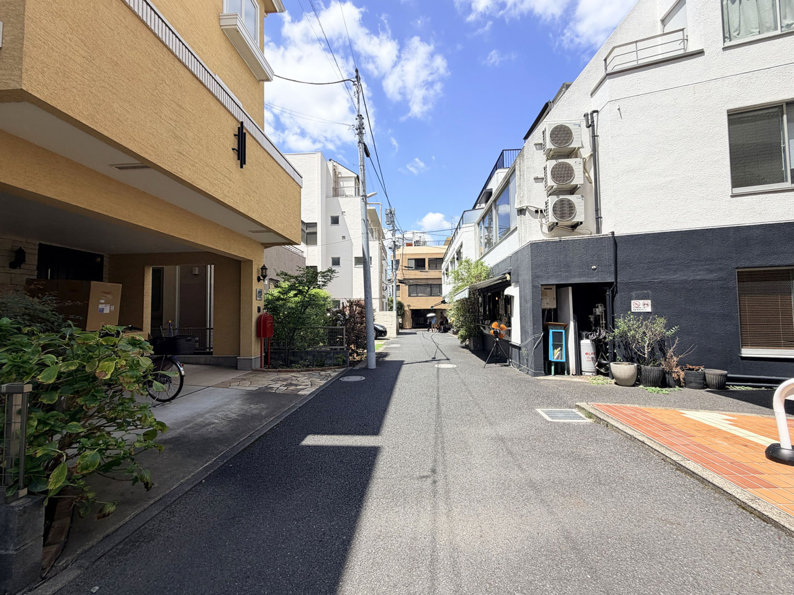 コッポラスクエア前面の通り