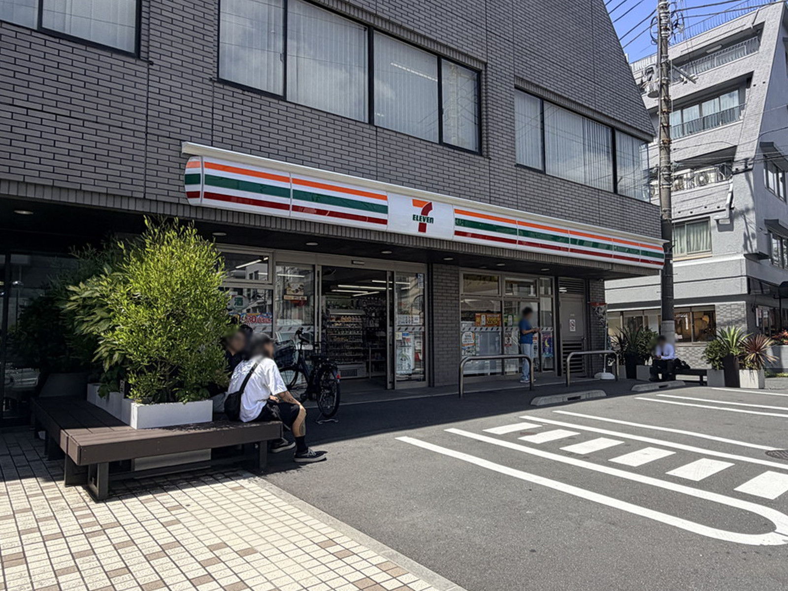 徒歩1分のセブン-イレブン 北青山2丁目店