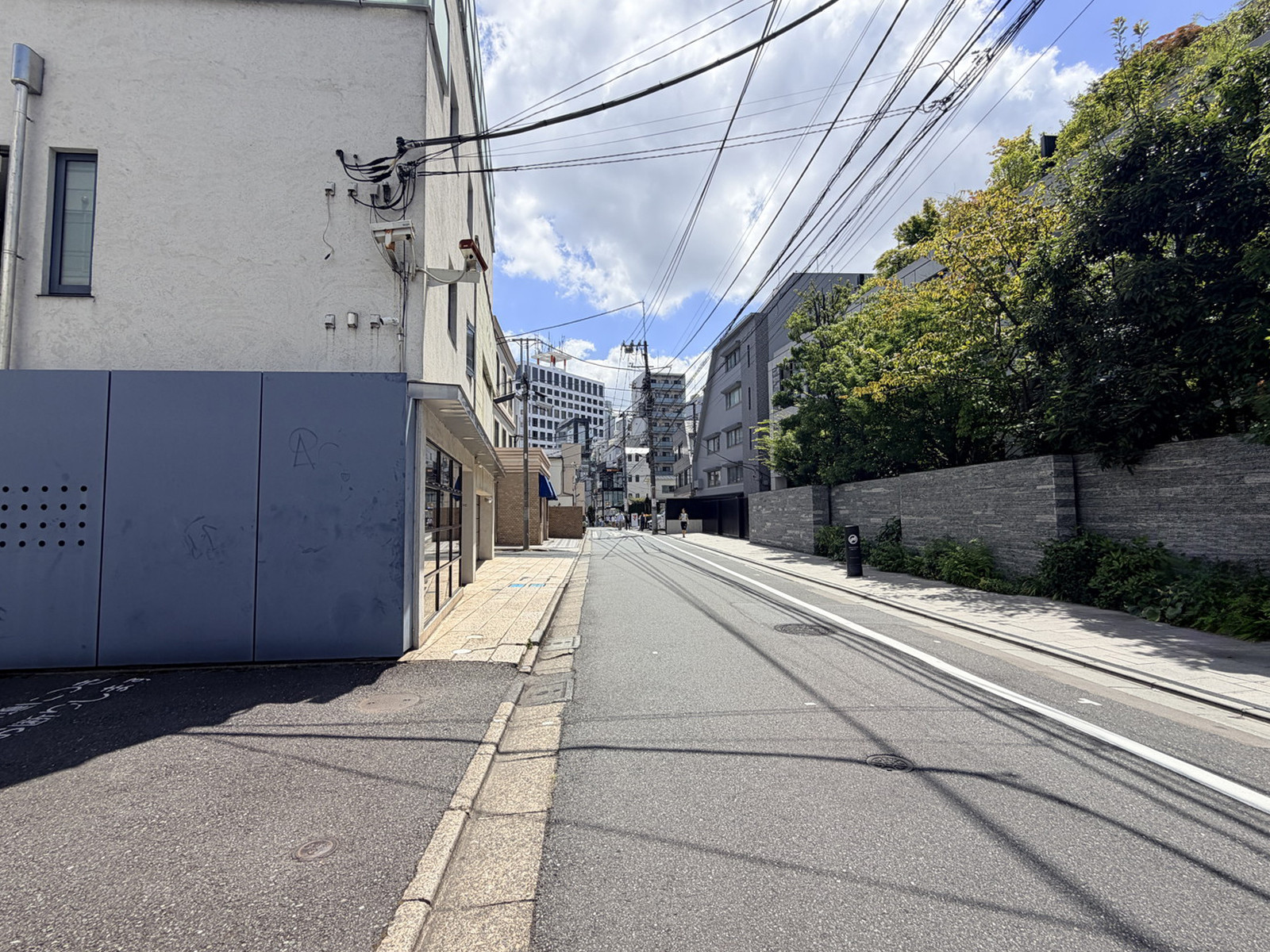 JP-2ビル前面の通り