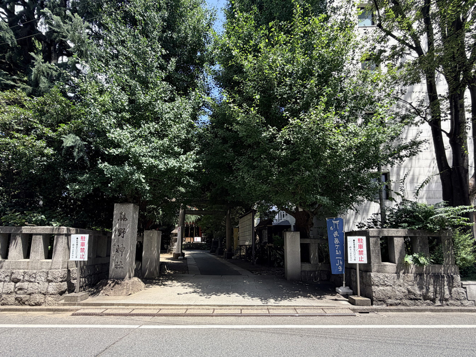 徒歩1分の青山熊野神社