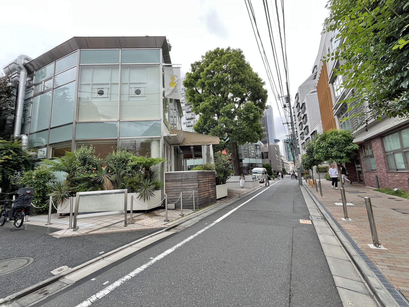 ラポール南青山前面の通り