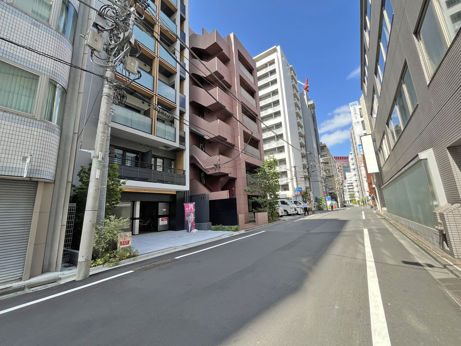 神田TNKビル前面の通り