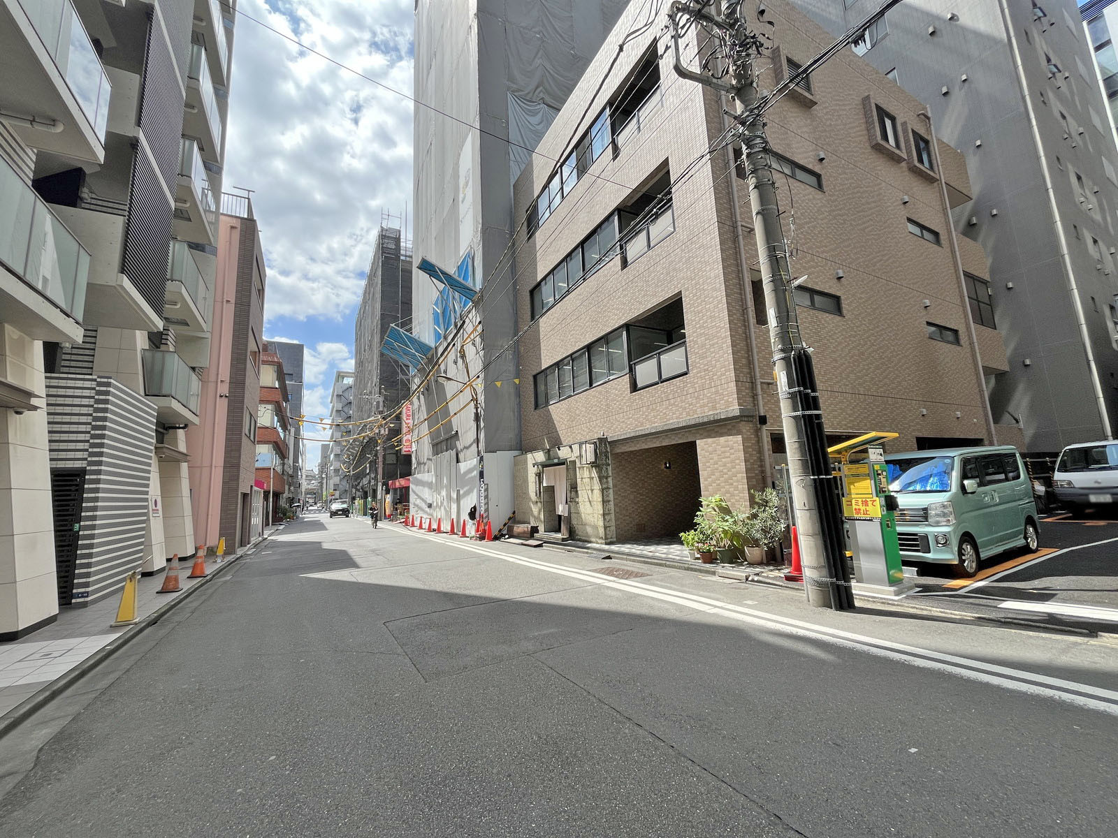 KINSEIビル前面の通り