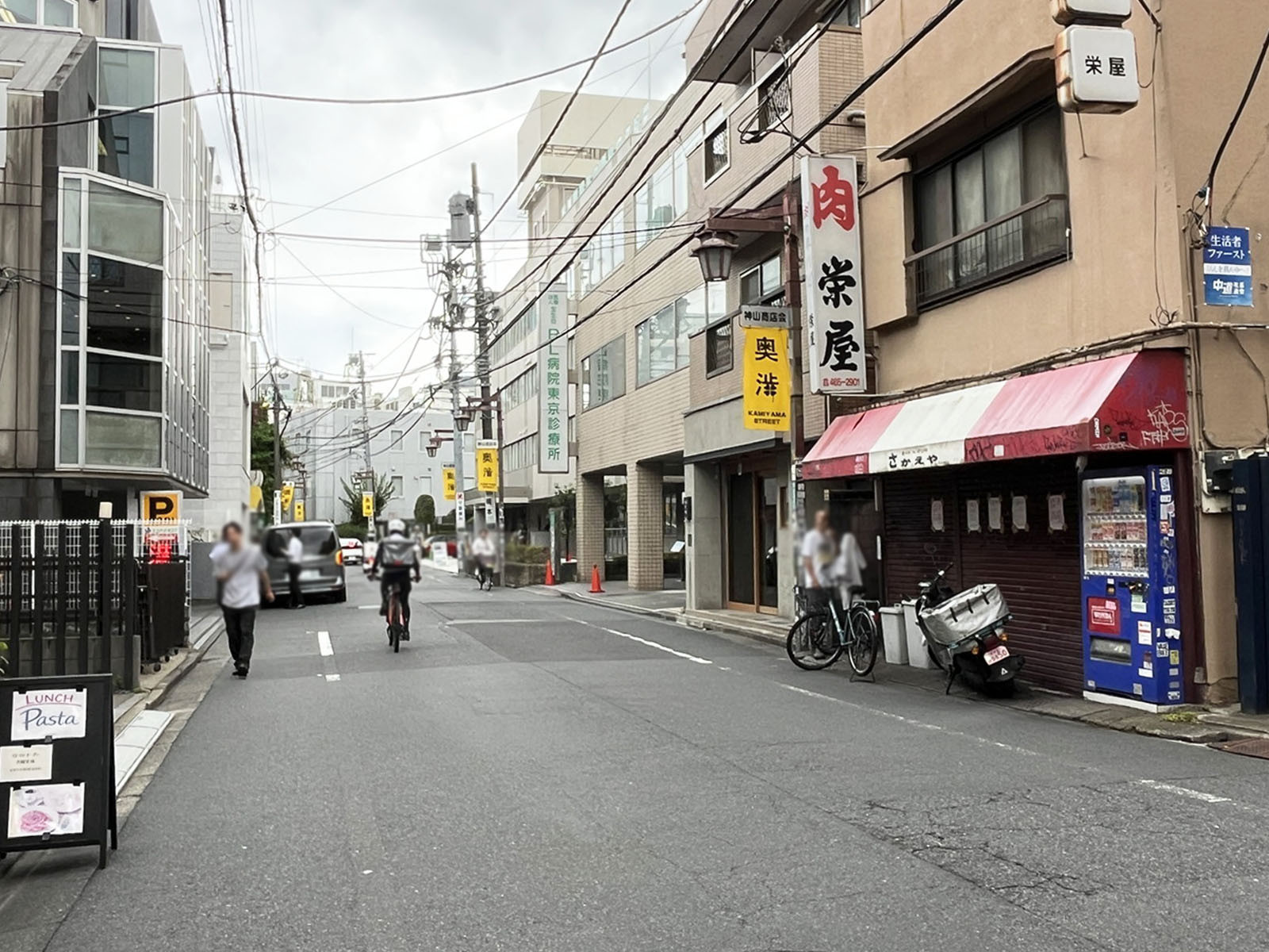 ユースクエア渋谷神山町前面の通り