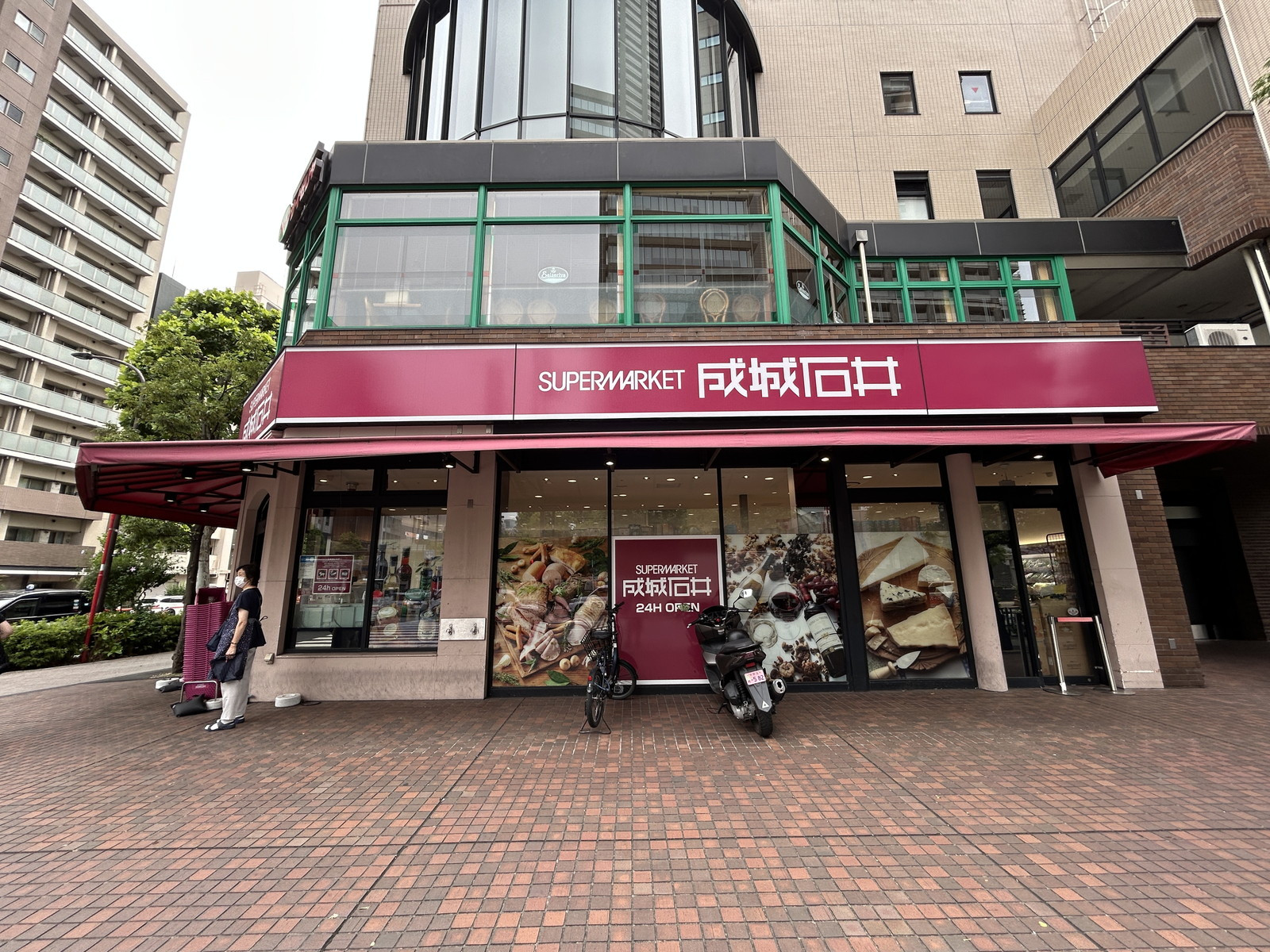 徒歩1分の成城石井 日本橋浜町店