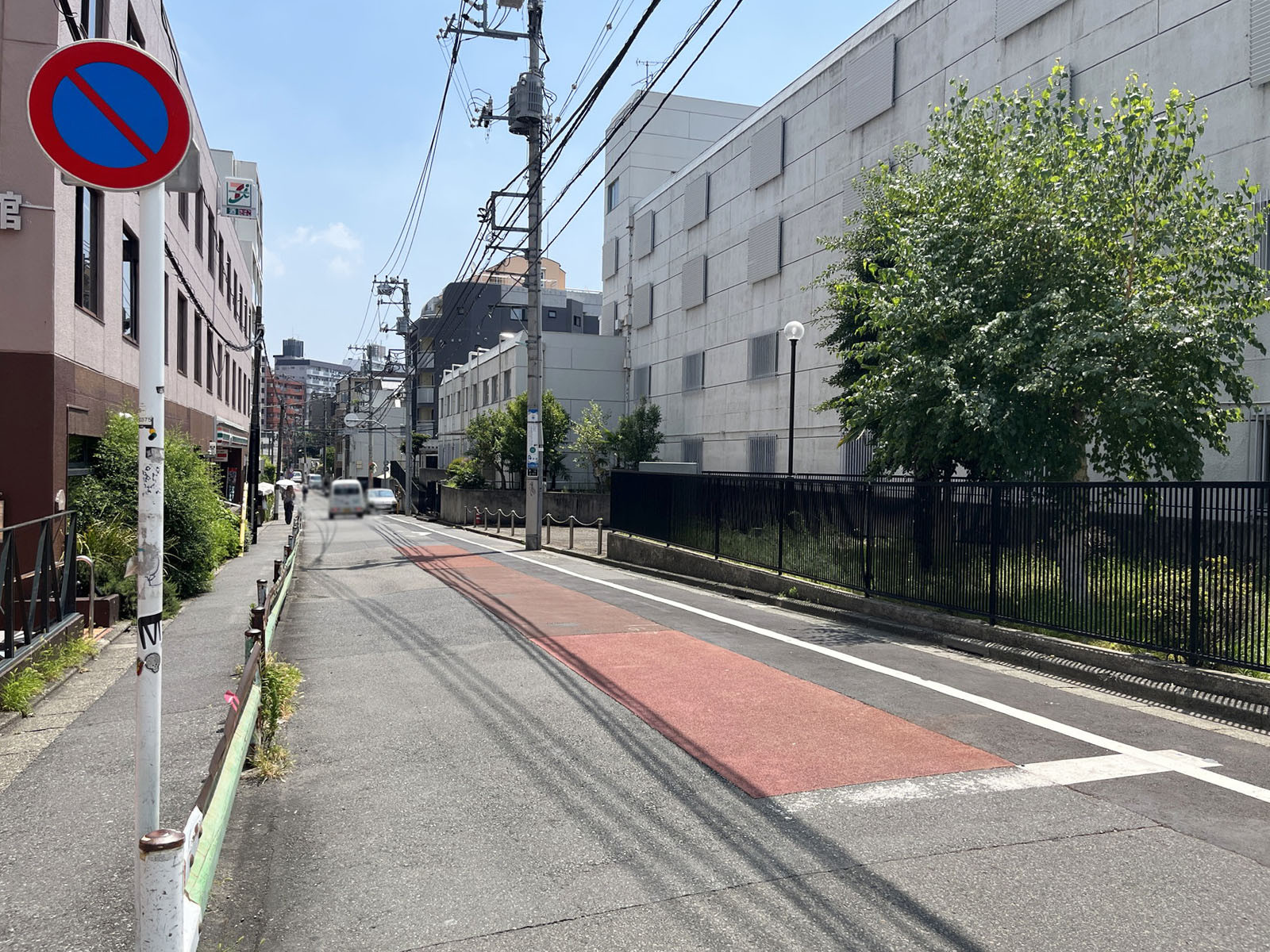 大橋会館ビル前面の通り