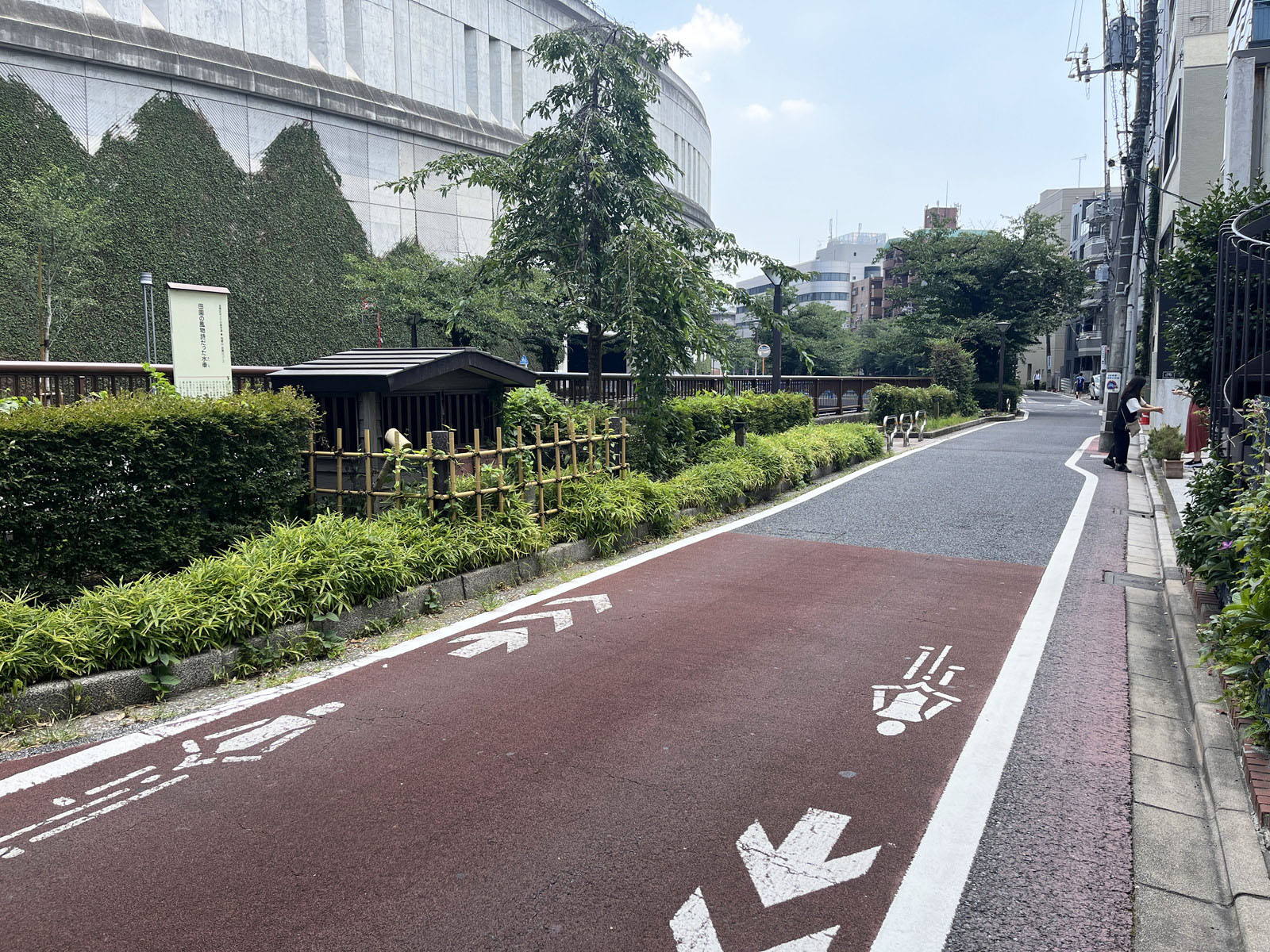 田中興産ビル前面の通り