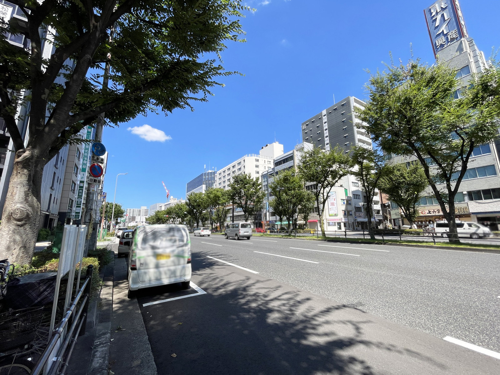 モリビル前面の通り