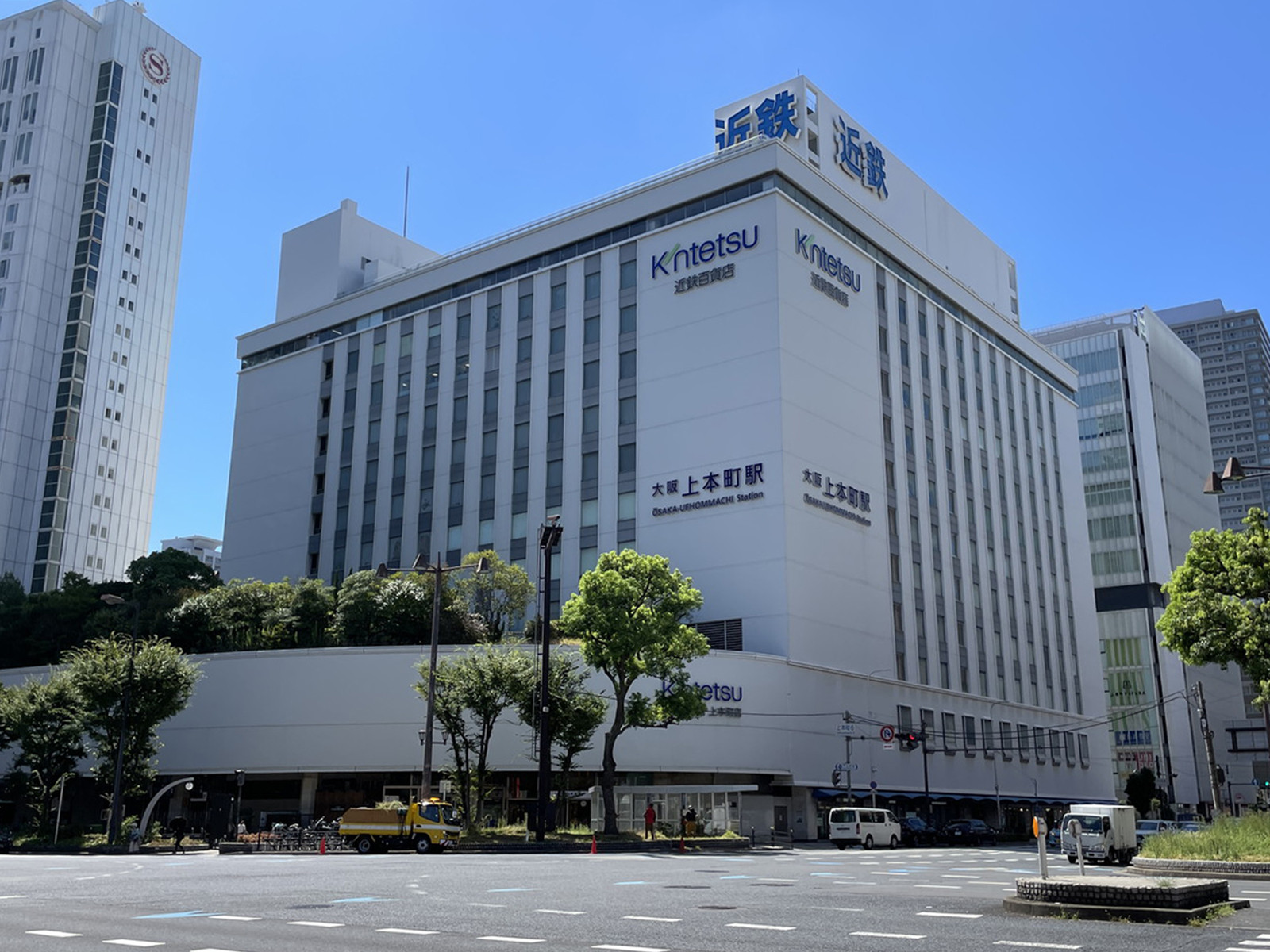 同じ通りにある近鉄百貨店 上本町店